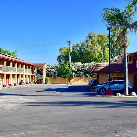 Super 8 By Wyndham Visalia Hotel